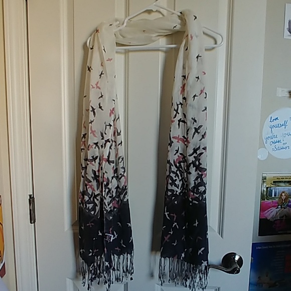 Bird patterned scarf - Picture 2 of 2